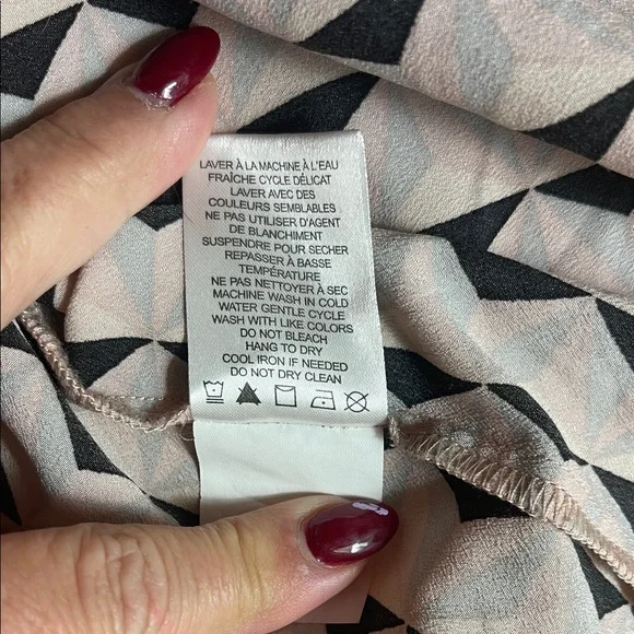 Elaine Rose Geometric Pattern Blouse - Picture 11 of 11